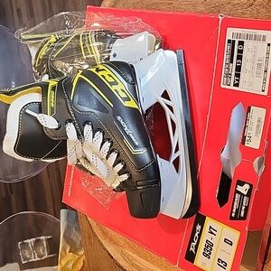 NIB CCM Tacks 9350 youth ice hockey skates - size 13 US